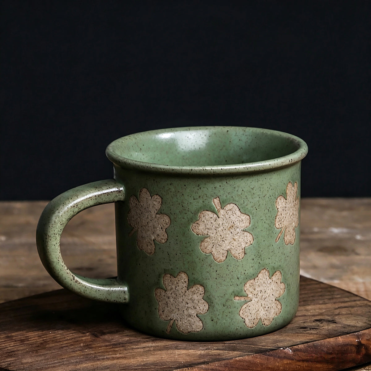 This vintage rough‑ceramic coffee mug comes in two styles, featuring a muted green speckled glaze full of rustic charm. One version is decorated with delicate four‑leaf clover patterns, while the other adopts a two‑tone color‑block design. It is ideal for enjoying coffee, tea, and daily hot drinks.